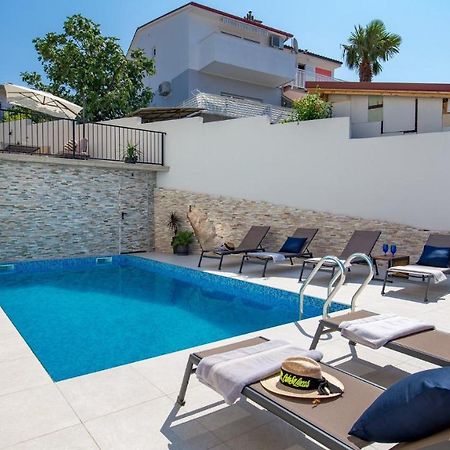 Apartments Villa Frankola With Swimming Pool Crikvenica Exterior foto