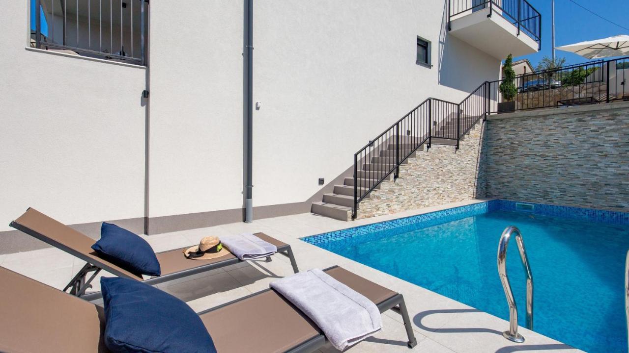 Apartments Villa Frankola With Swimming Pool Crikvenica Exterior foto